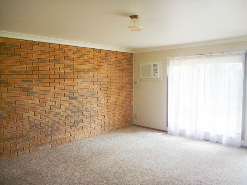 6/12 Wewak Street ASHMONT 4