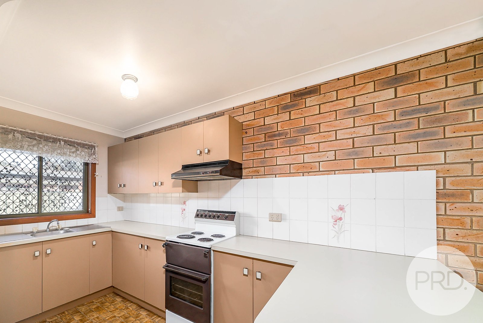 6/12 Wewak Street ASHMONT 3