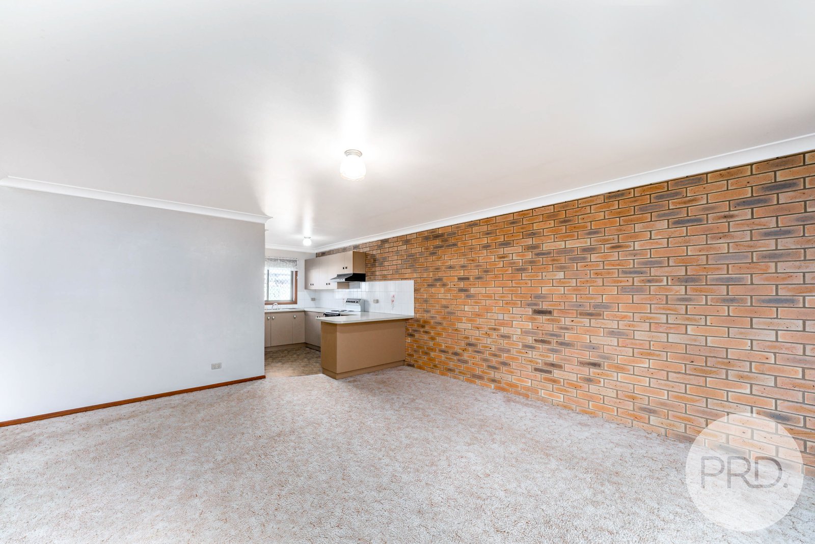 6/12 Wewak Street ASHMONT 4