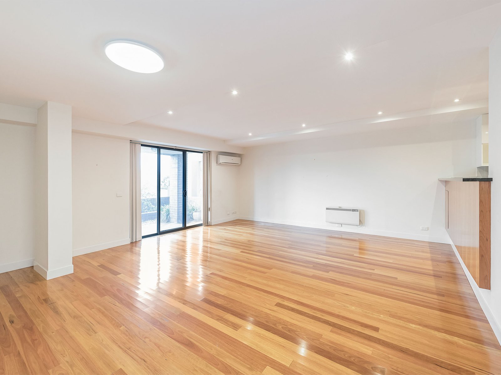 Gallery: 6/122 Beach Road