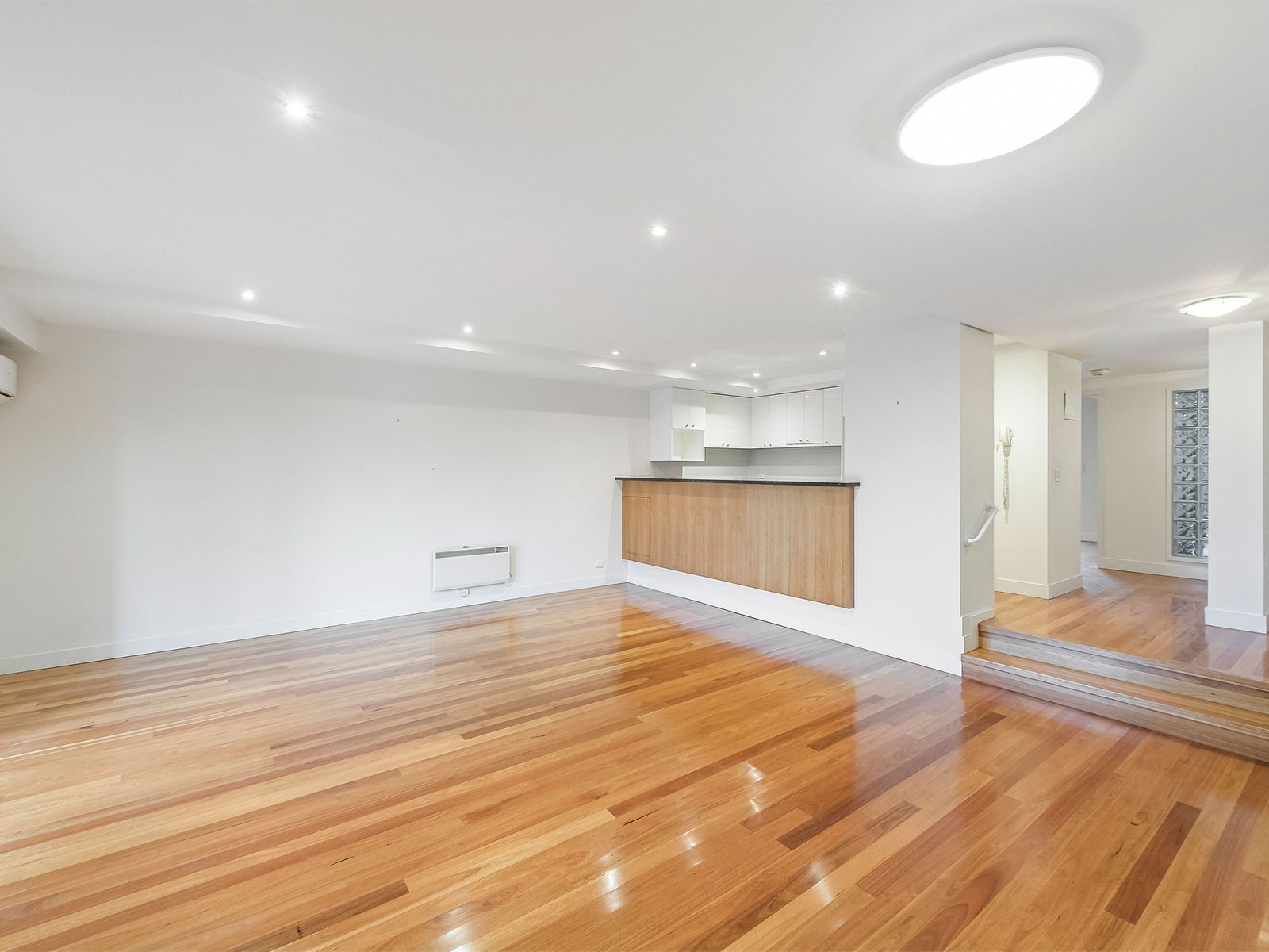 Gallery: 6/122 Beach Road