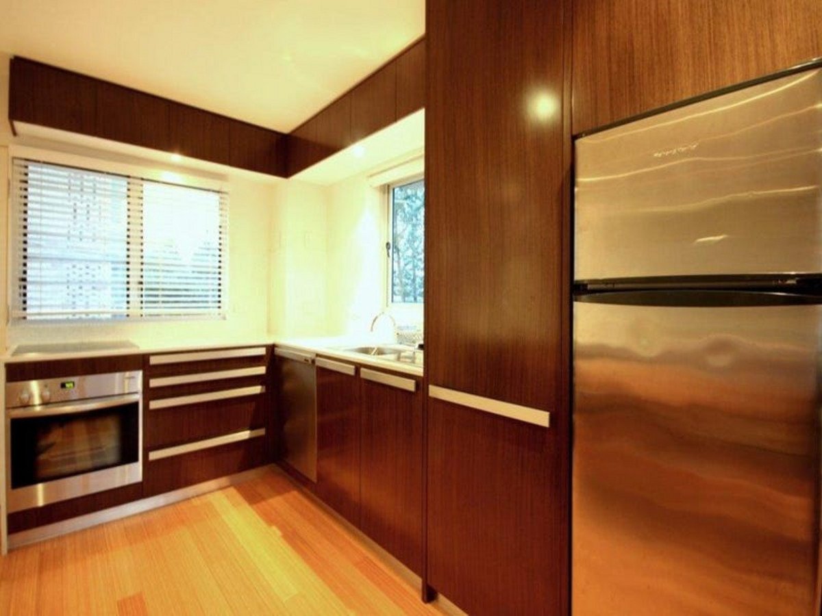 6/126 The Esplanade BURLEIGH HEADS 2