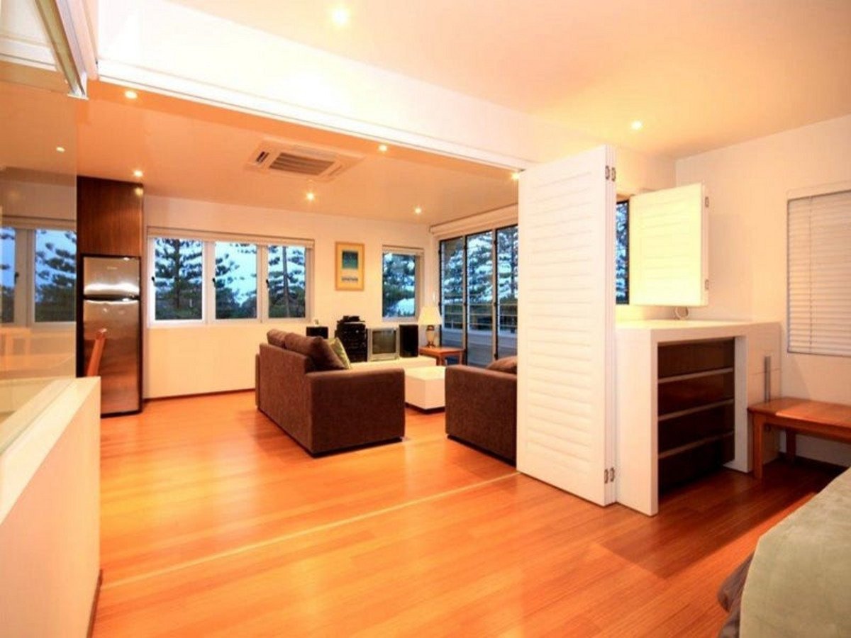 6/126 The Esplanade BURLEIGH HEADS 5