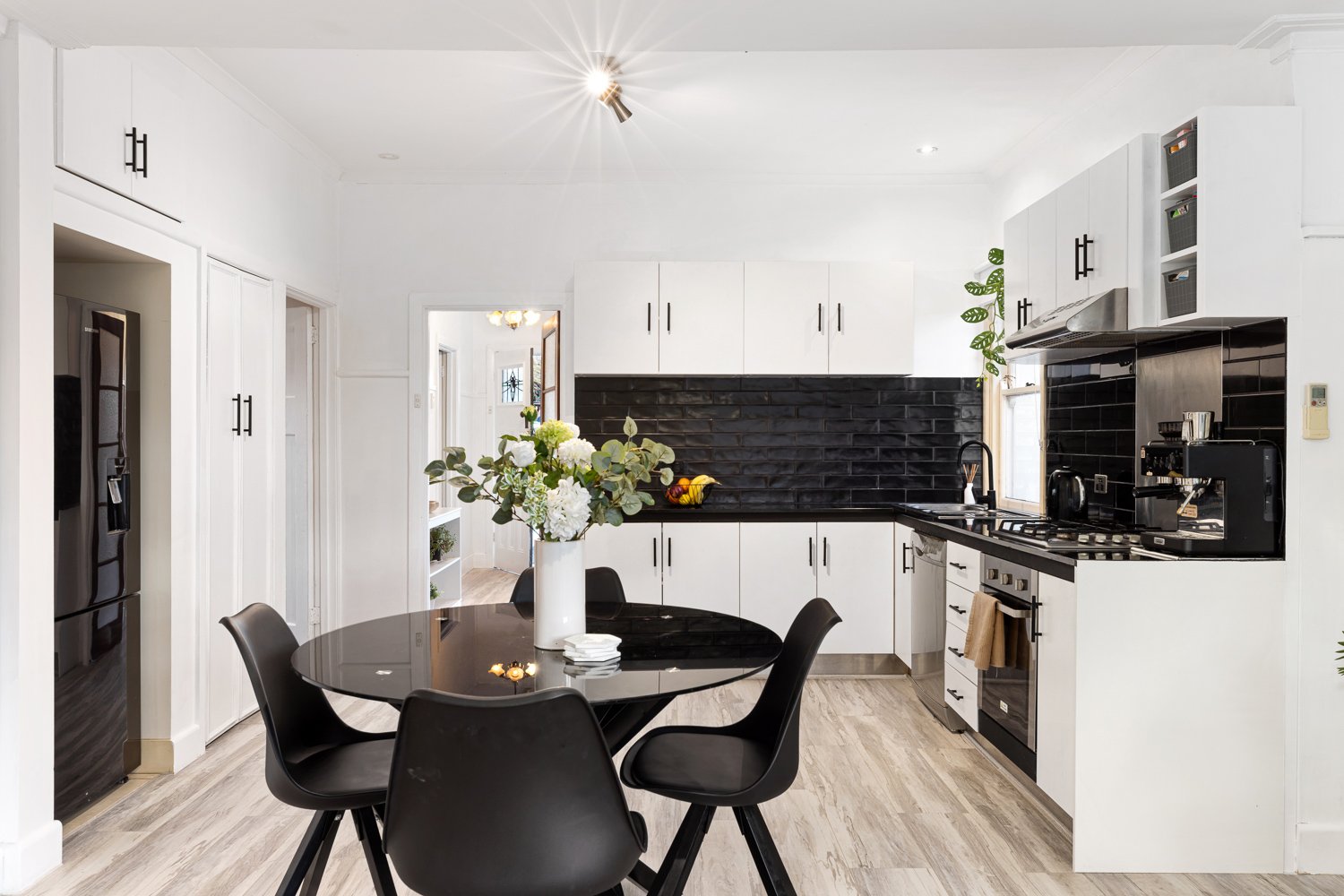 Gallery: 612A Talbot St South