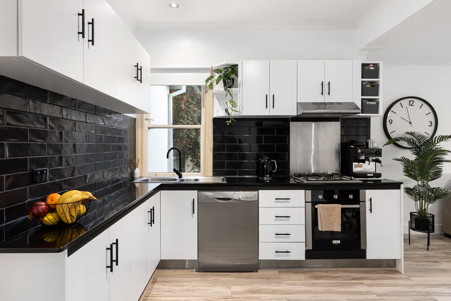 Gallery: 612A Talbot St South