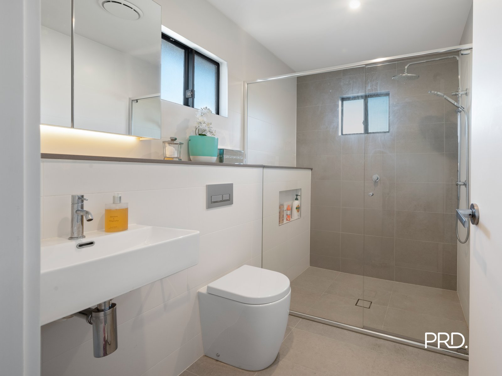 6/13-15 William Howell Drive GLENMORE PARK 9