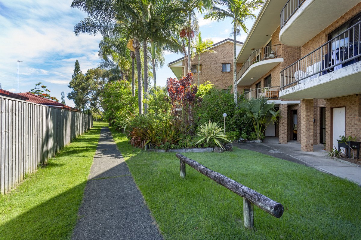 6/13 Christina Court Mermaid Waters 11