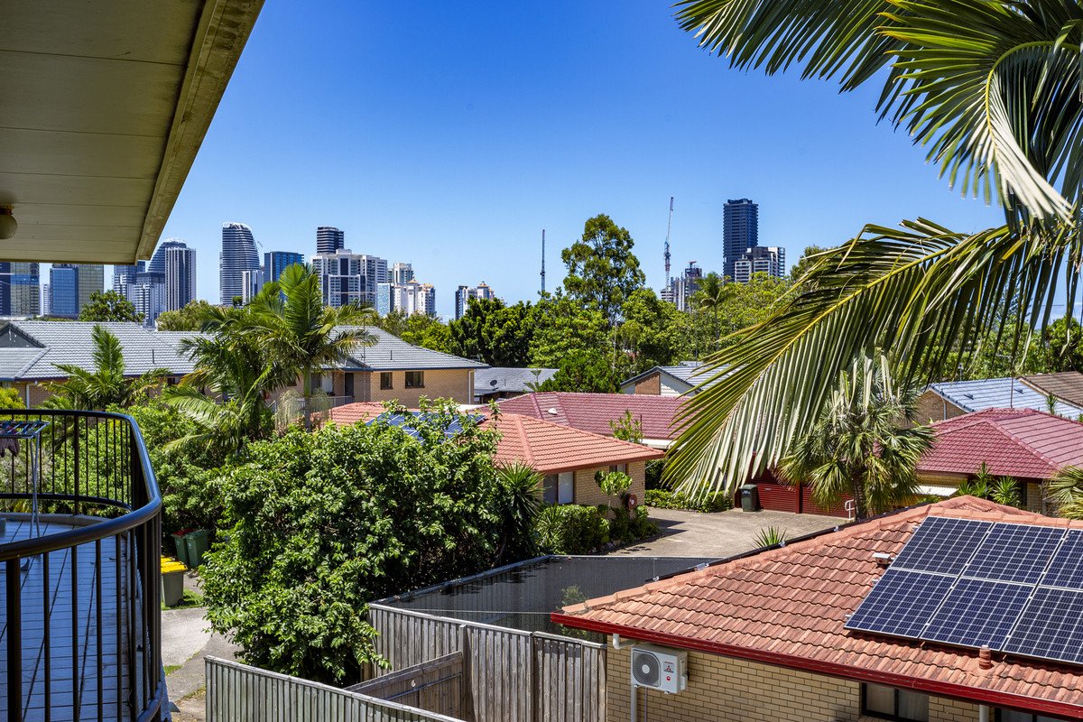 6/13 Christina Court Mermaid Waters 3