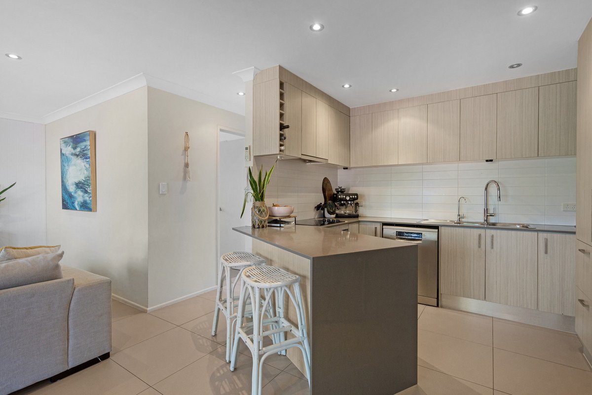 6/13 Christina Court Mermaid Waters 4