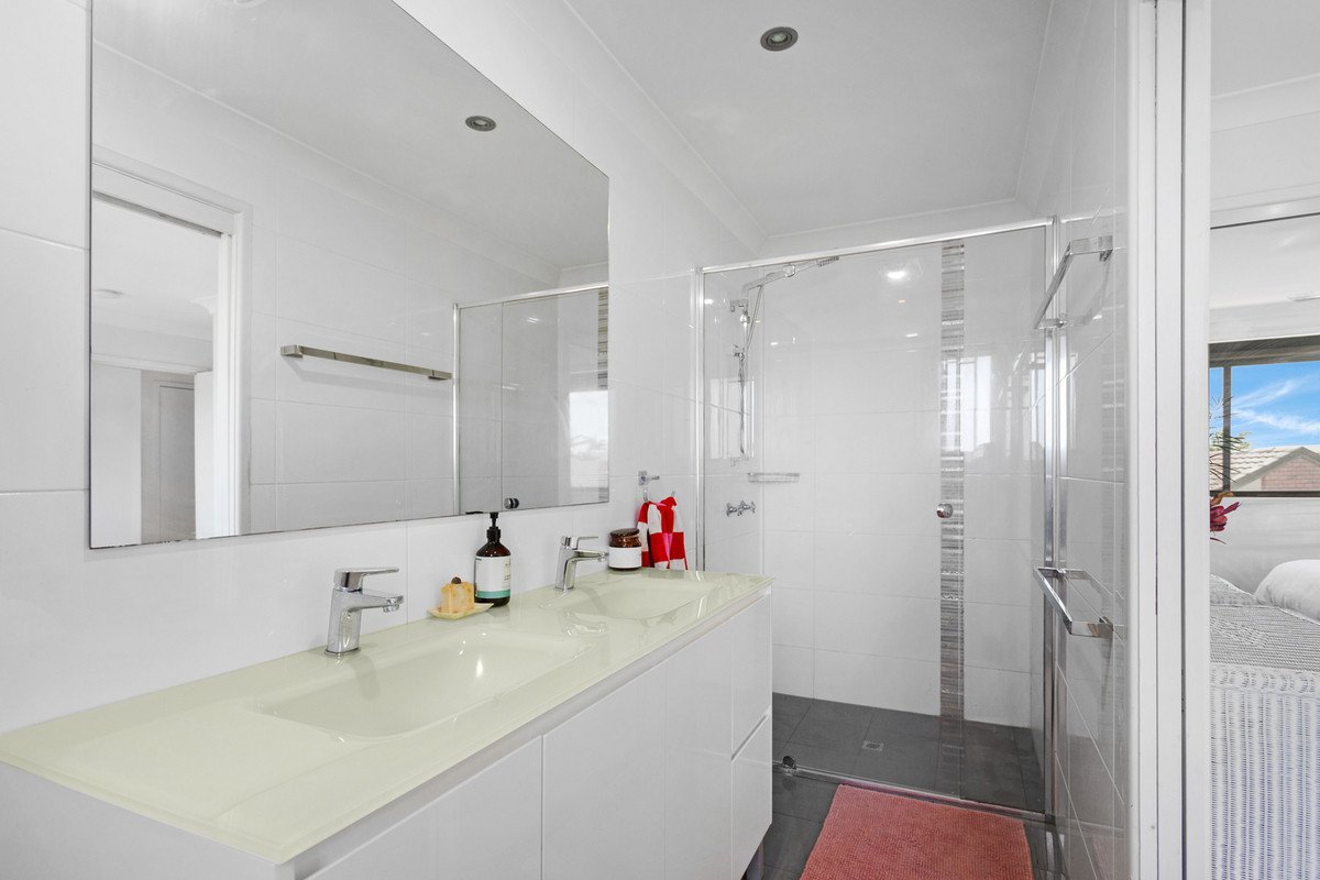 6/13 Christina Court Mermaid Waters 8