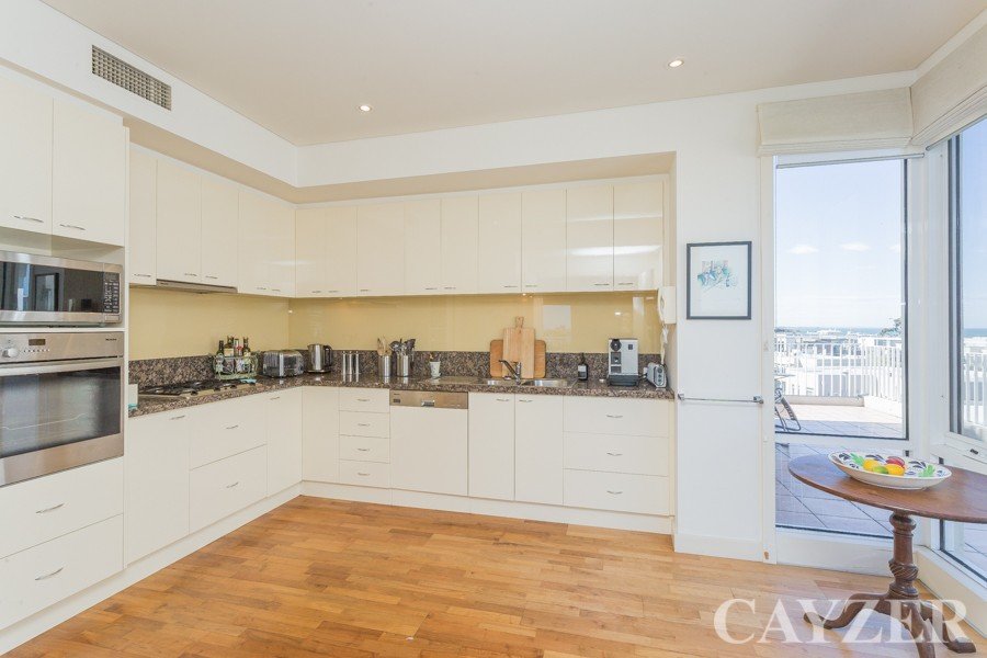 Gallery: 61/3 Seisman Place