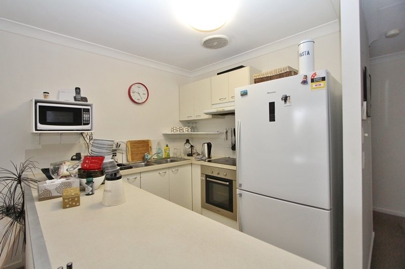 6/137 Olsen Avenue LABRADOR 4