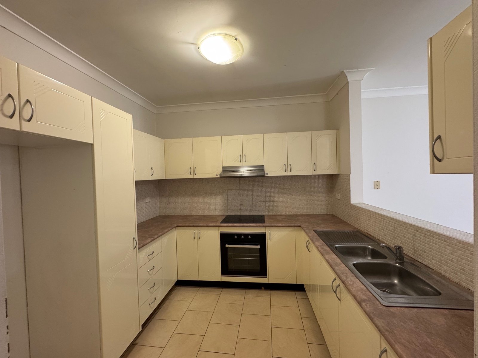 6/14-16 Melvin Street BEVERLY HILLS 2