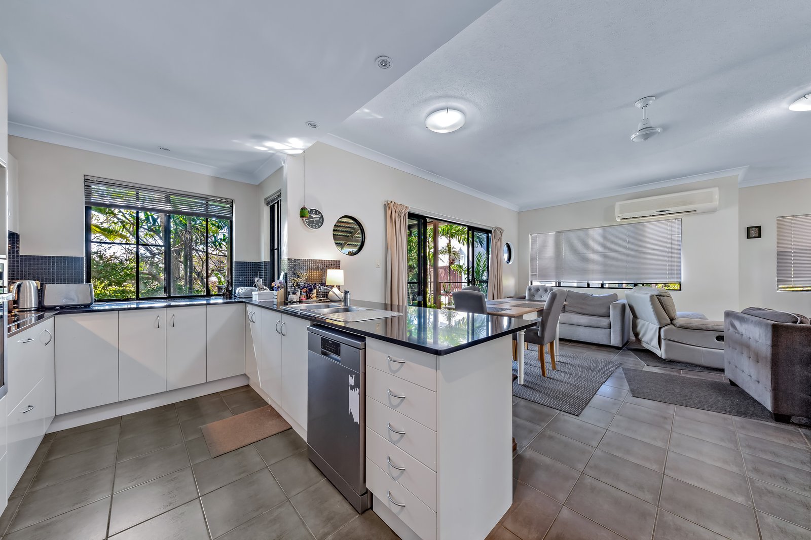 6/14 Altmann Ave  CANNONVALE 4