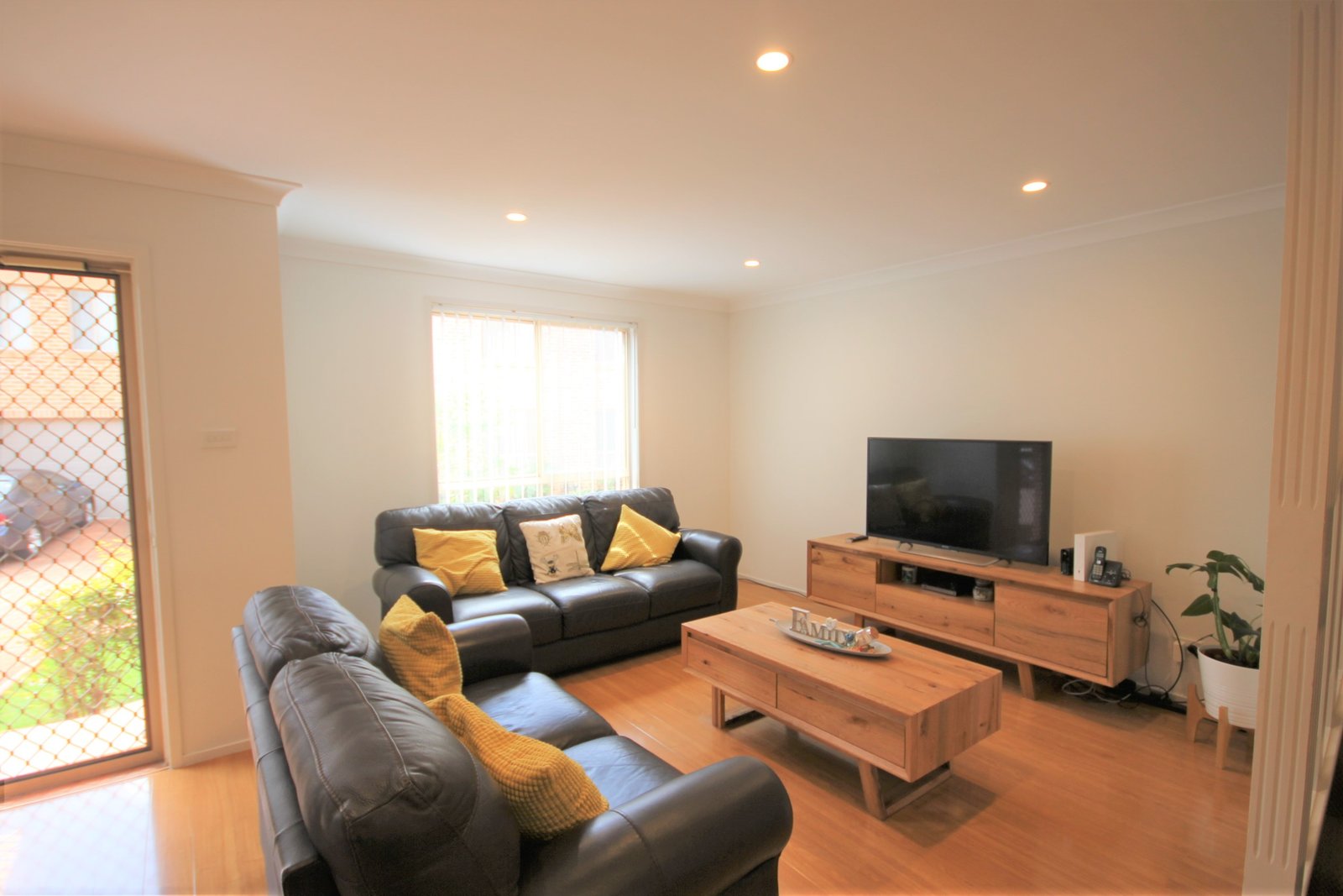 6/14 Pine Road CASULA 2
