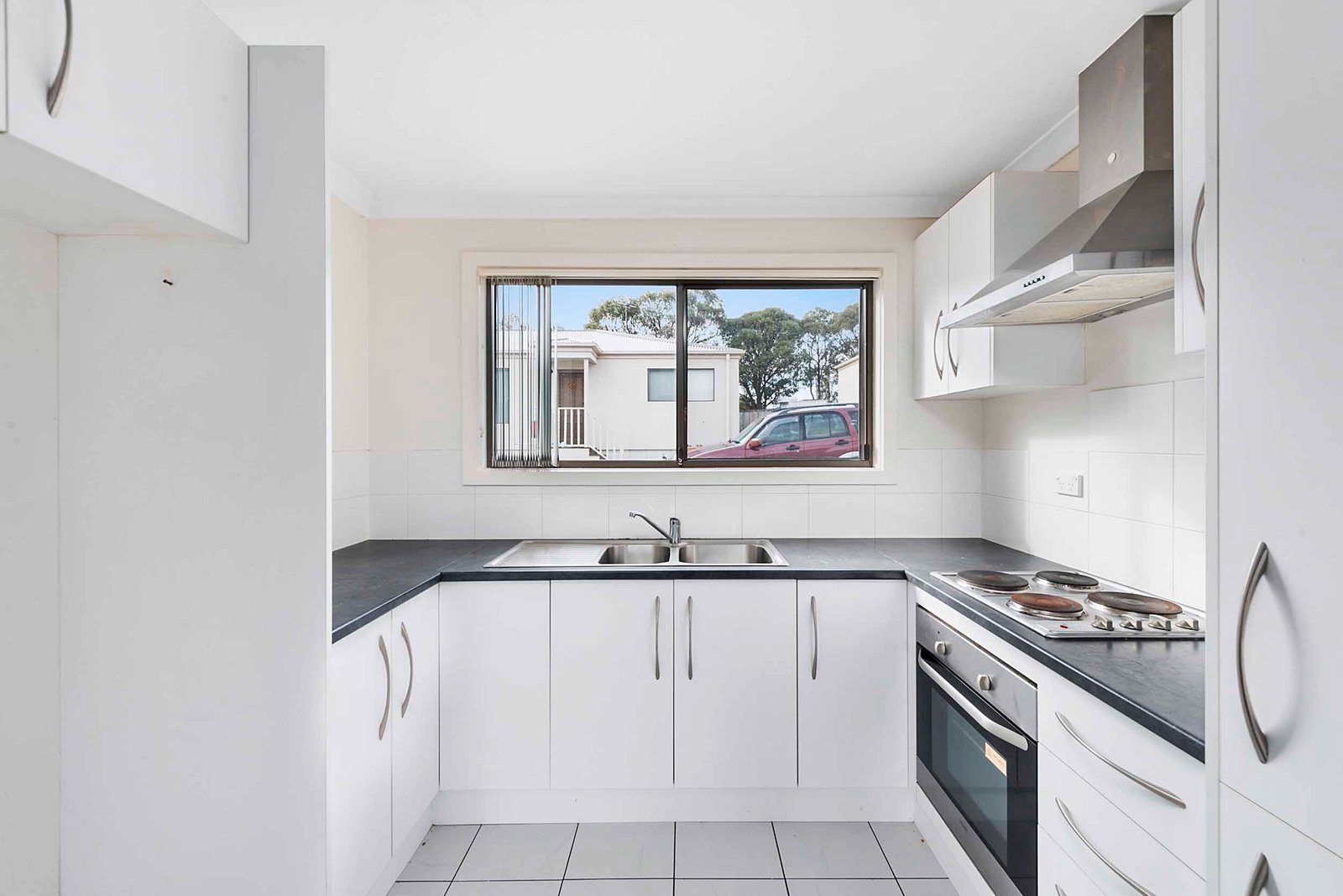 6/14 Sorrell Street BRIDGEWATER 2