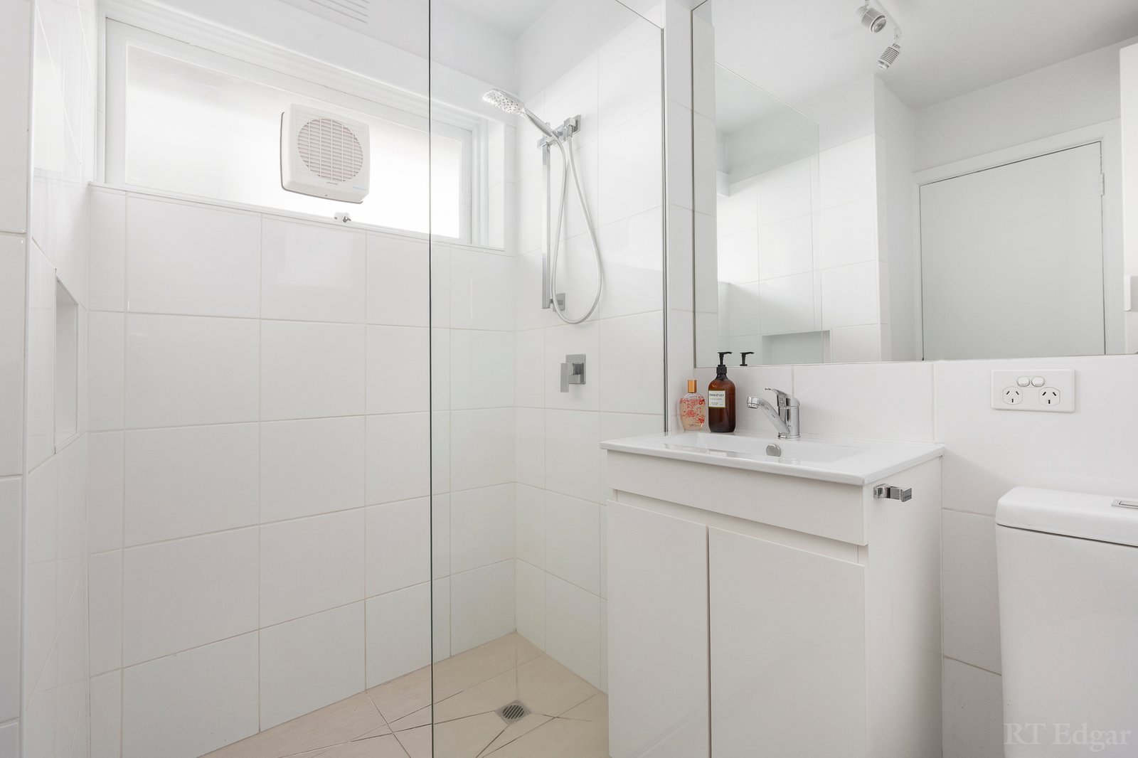 Real Estate and Property in 6/14 Springfield Avenue, Toorak, VIC