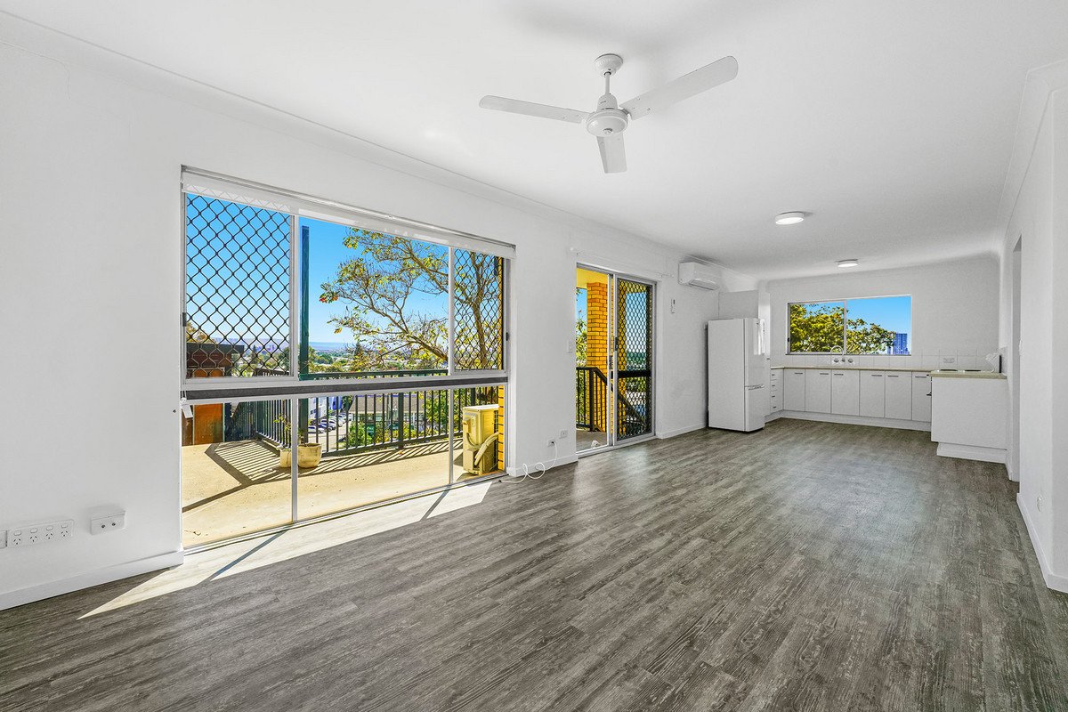 6/141 George Street West  Burleigh Heads 2