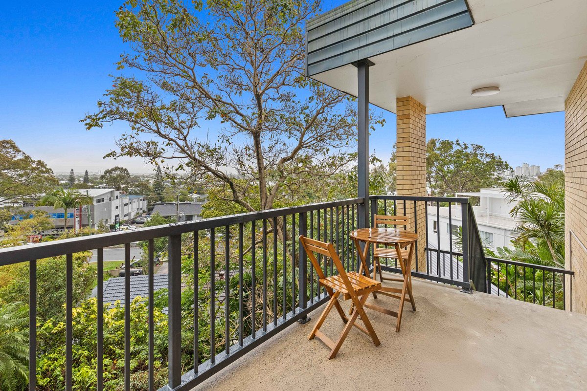 6/141 George Street West  Burleigh Heads 4