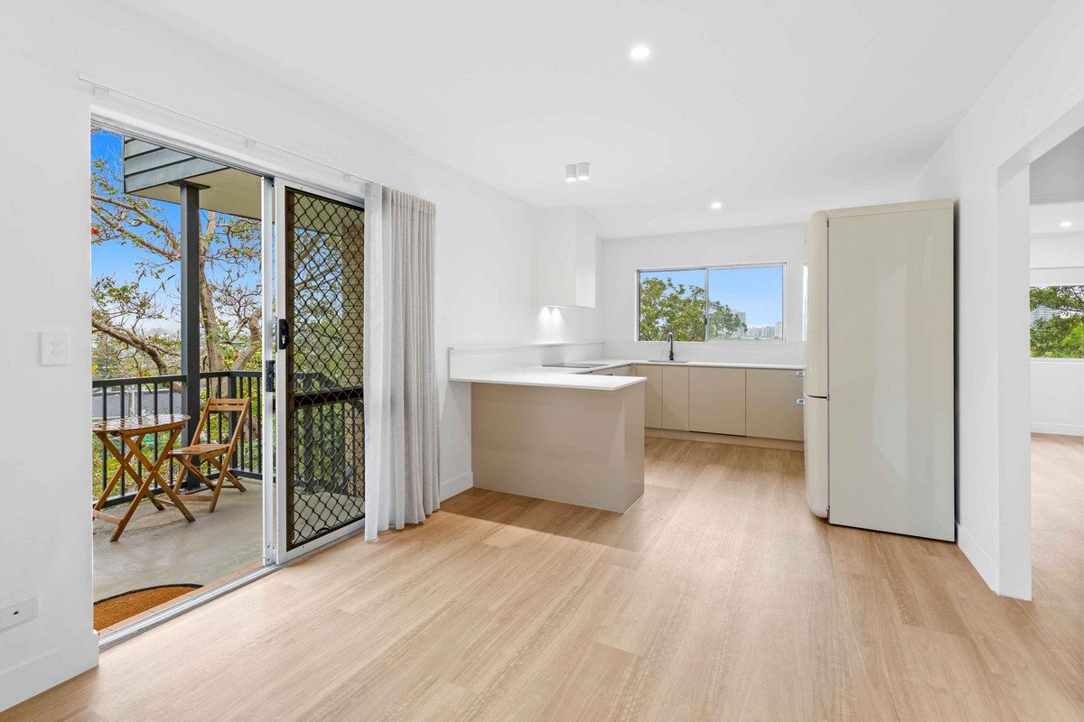 6/141 George Street West  Burleigh Heads 6
