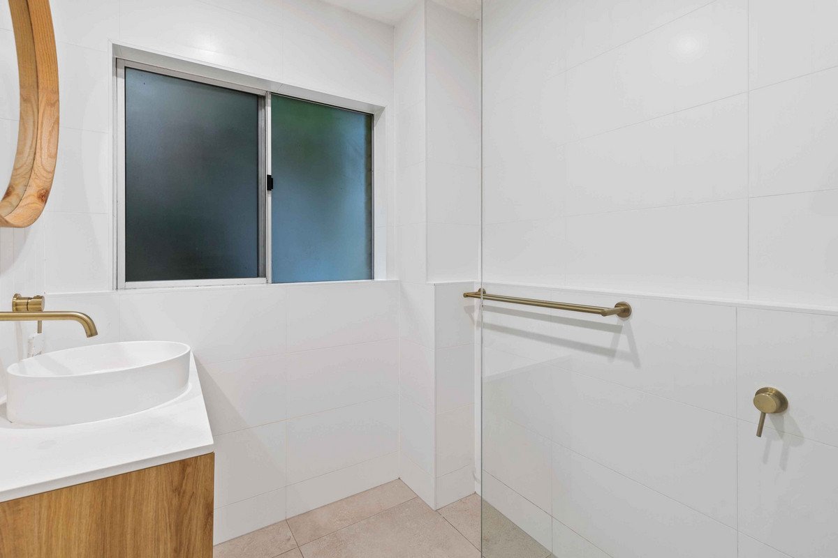 6/141 George Street West  Burleigh Heads 10