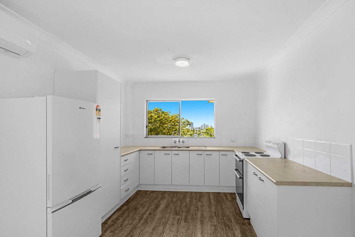 6/141 George Street West  Burleigh Heads 5