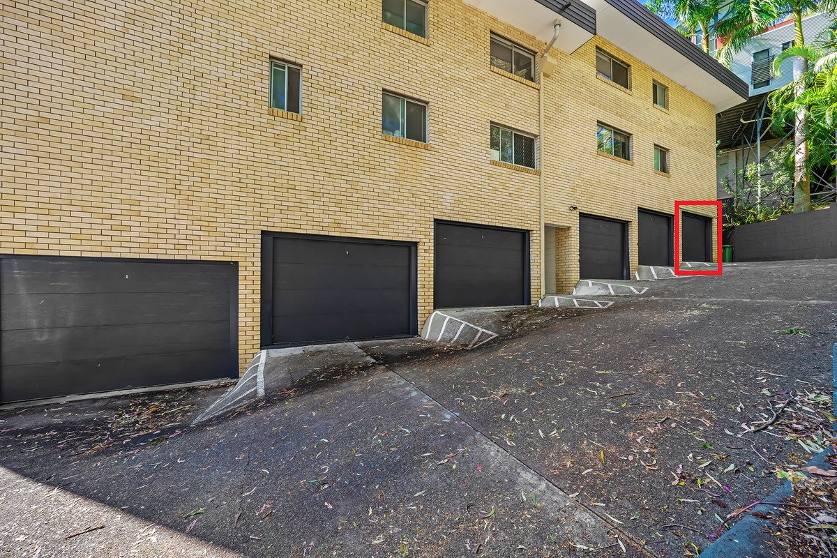 6/141 George Street West  Burleigh Heads 11