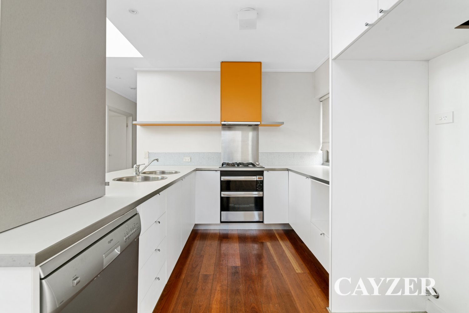 Gallery: 6/145 Beach Street