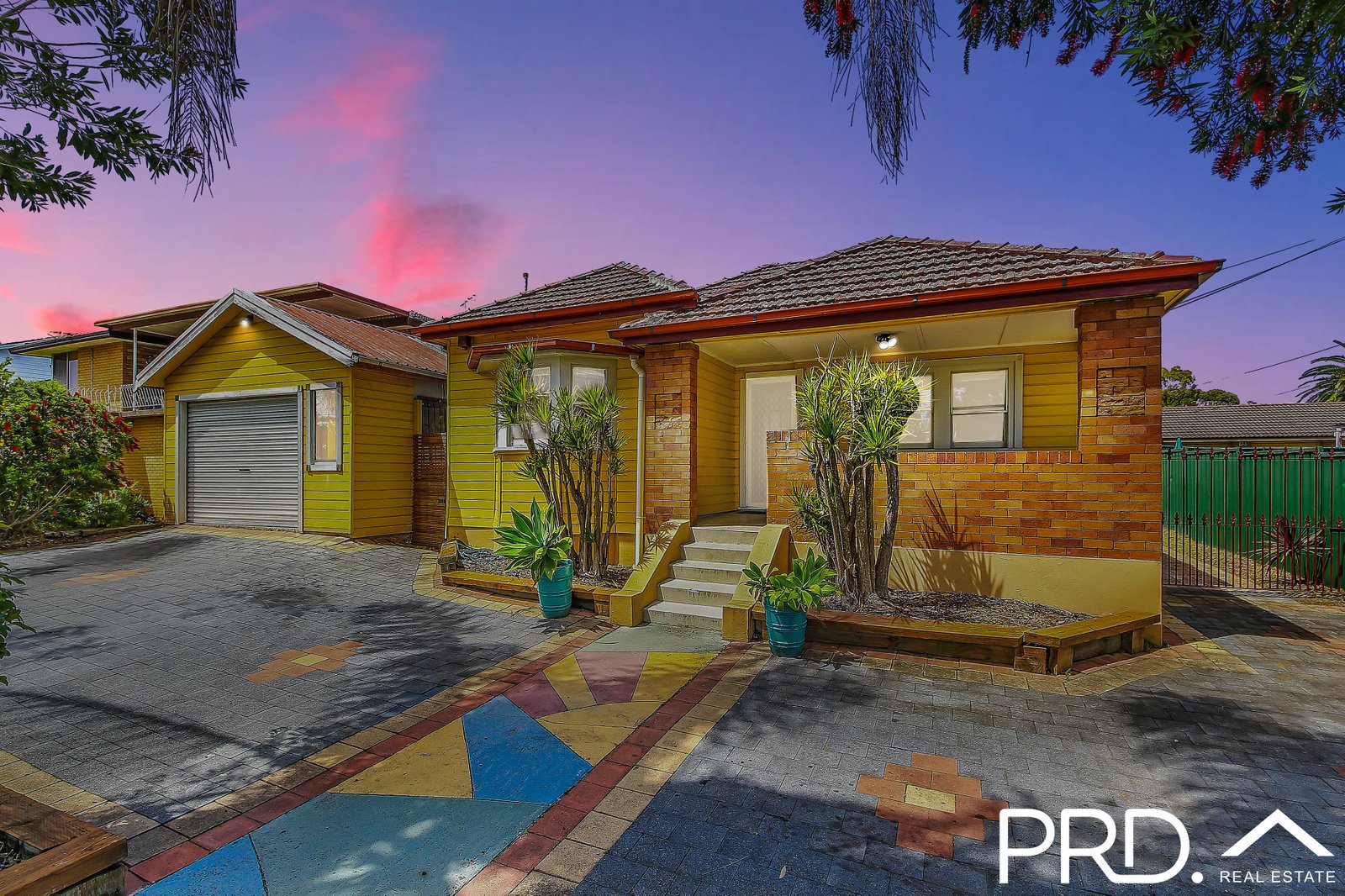 615 Henry Lawson Drive EAST HILLS 1