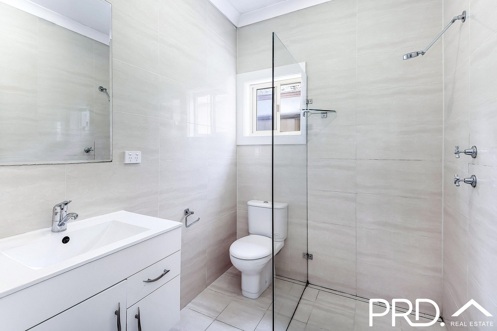 615 Henry Lawson Drive EAST HILLS 5