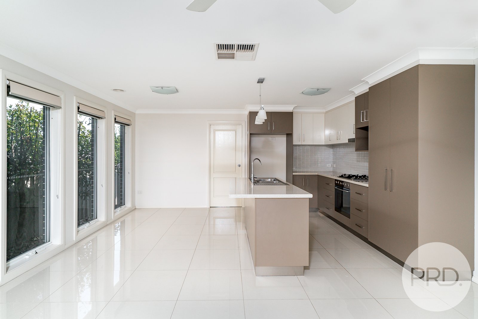 6/15 Murndal Place BOURKELANDS 3