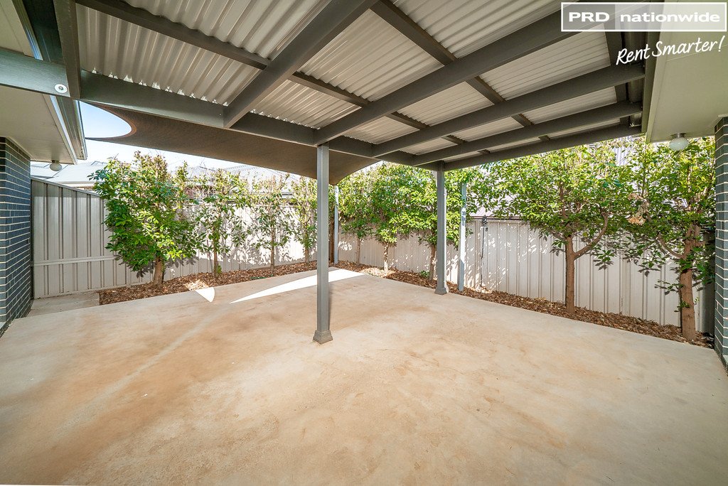 6/15 Murndal Place BOURKELANDS 11