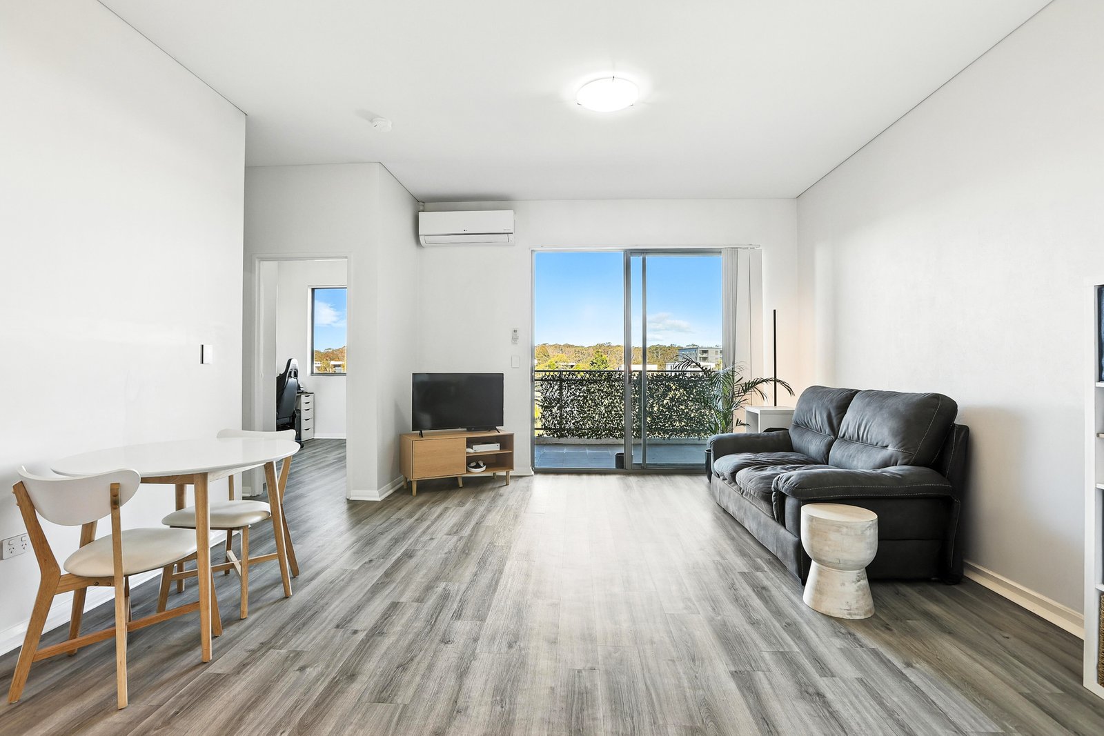 61/56 Lakeside Parade JORDAN SPRINGS 2