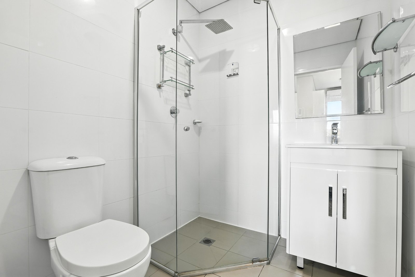 61/56 Lakeside Parade JORDAN SPRINGS 4