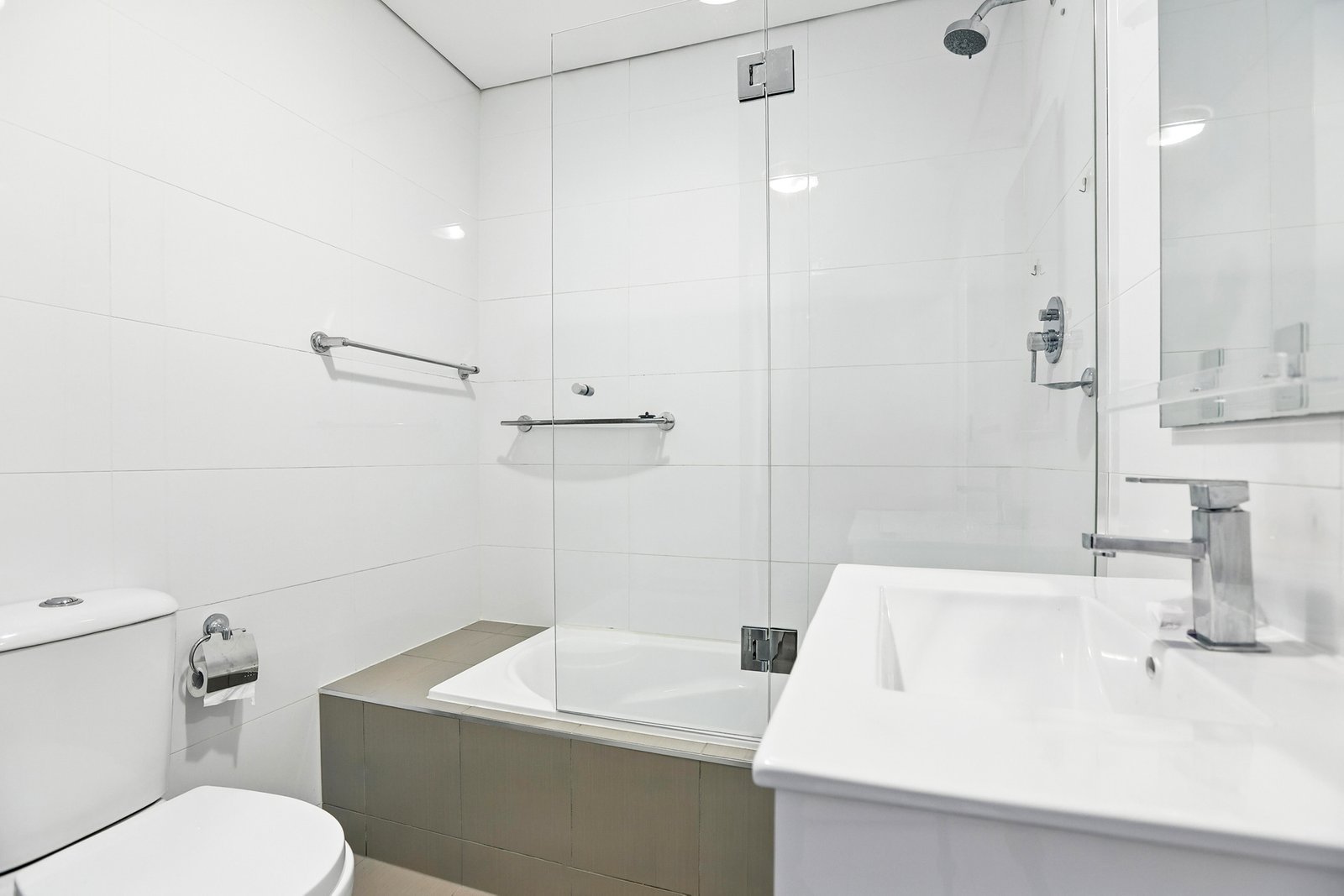 61/56 Lakeside Parade JORDAN SPRINGS 9