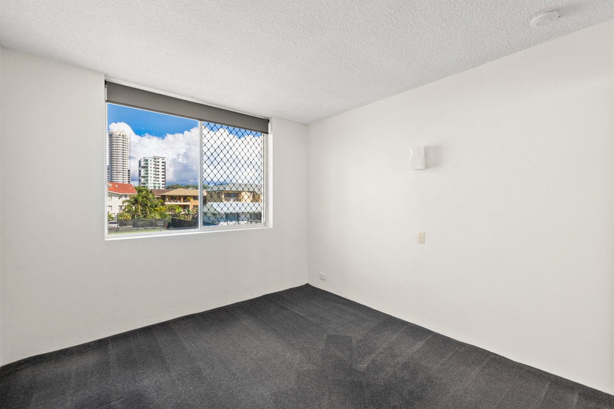 6/158 The Esplanade Burleigh Heads 2