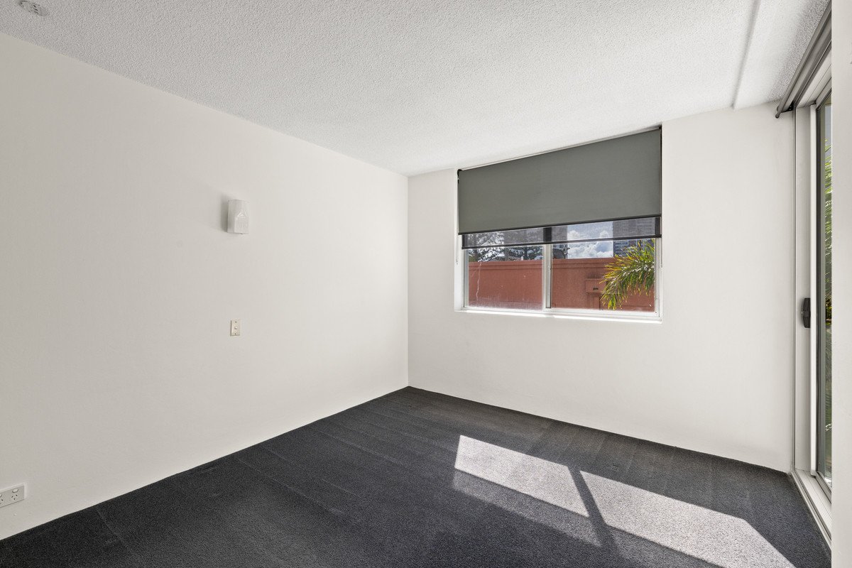 6/158 The Esplanade Burleigh Heads 3