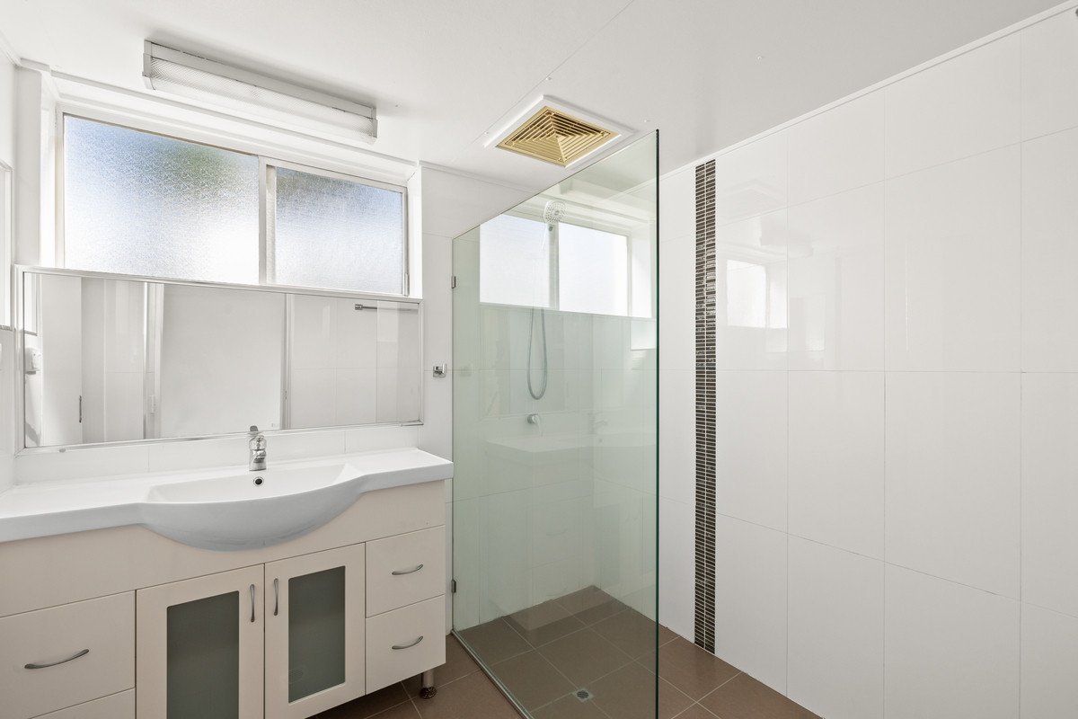 6/158 The Esplanade Burleigh Heads 4