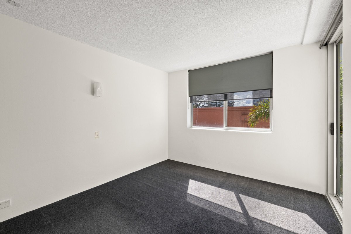 6/158 The Esplanade Burleigh Heads 3