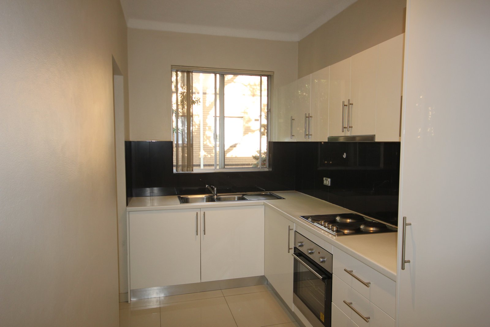6/16-18 President Avenue KOGARAH 4