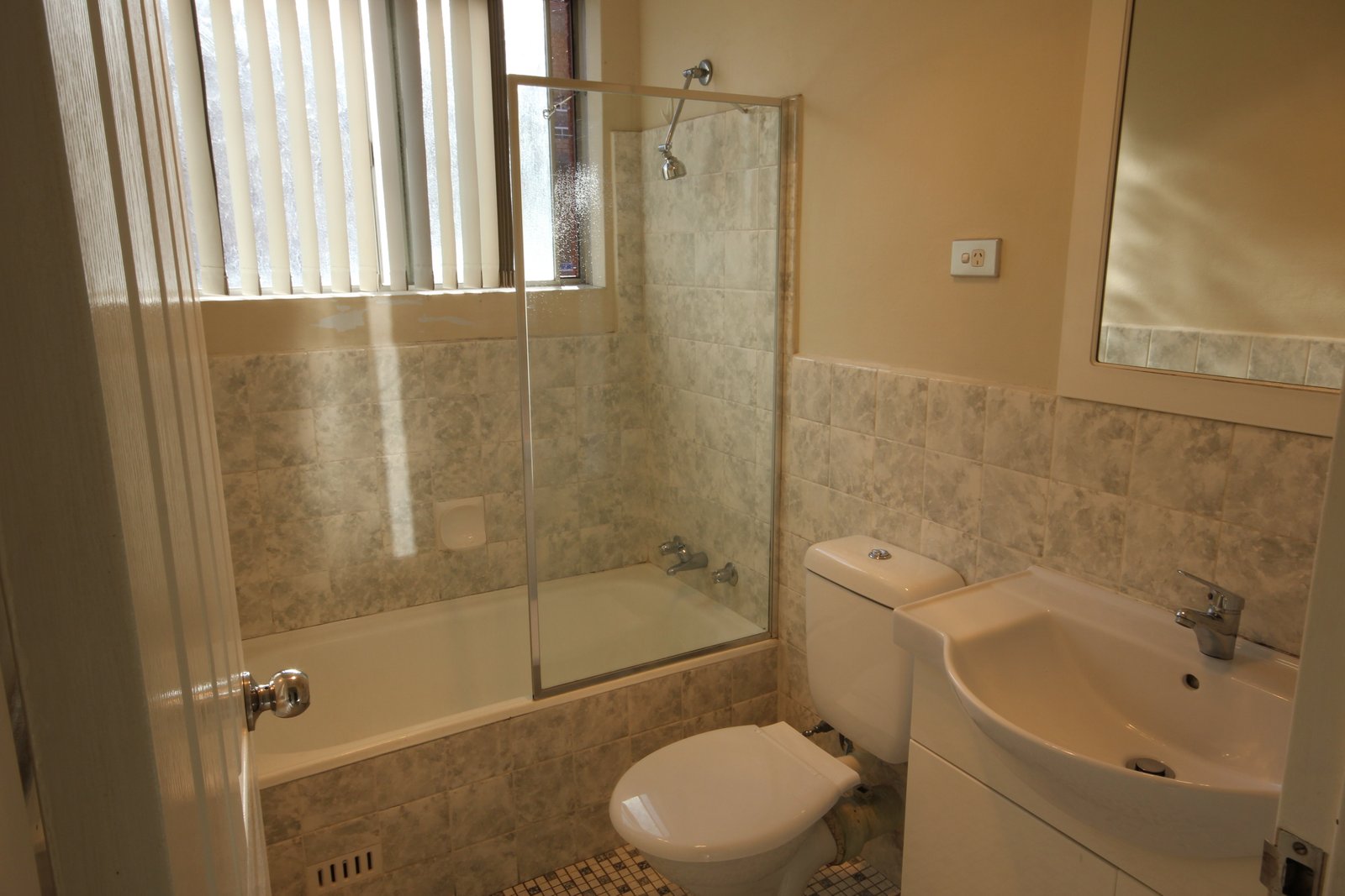 6/16-18 President Avenue KOGARAH 7