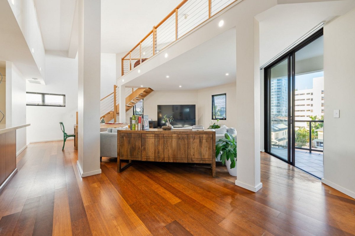 6/160 Surf Parade Broadbeach 4