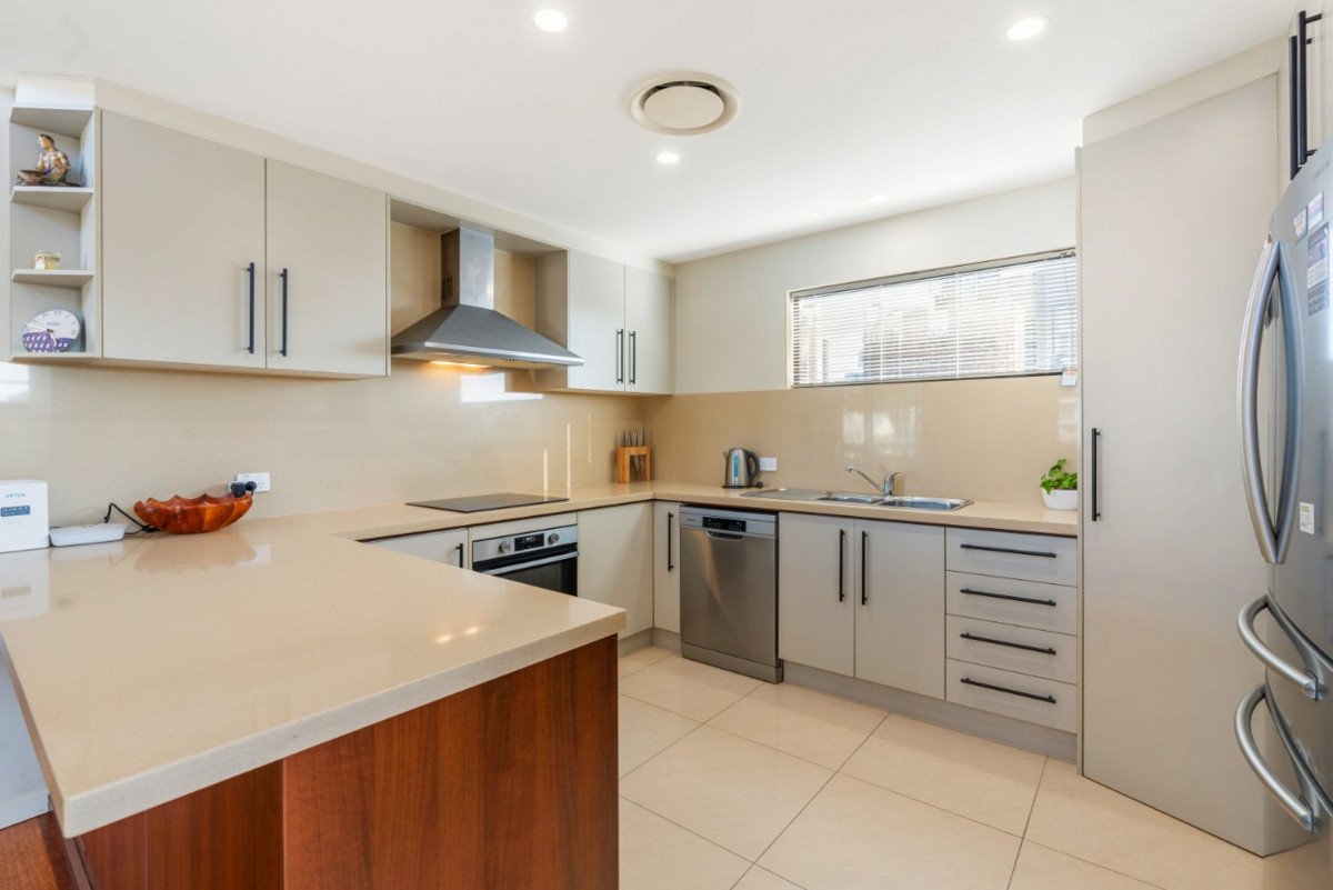 6/160 Surf Parade Broadbeach 8