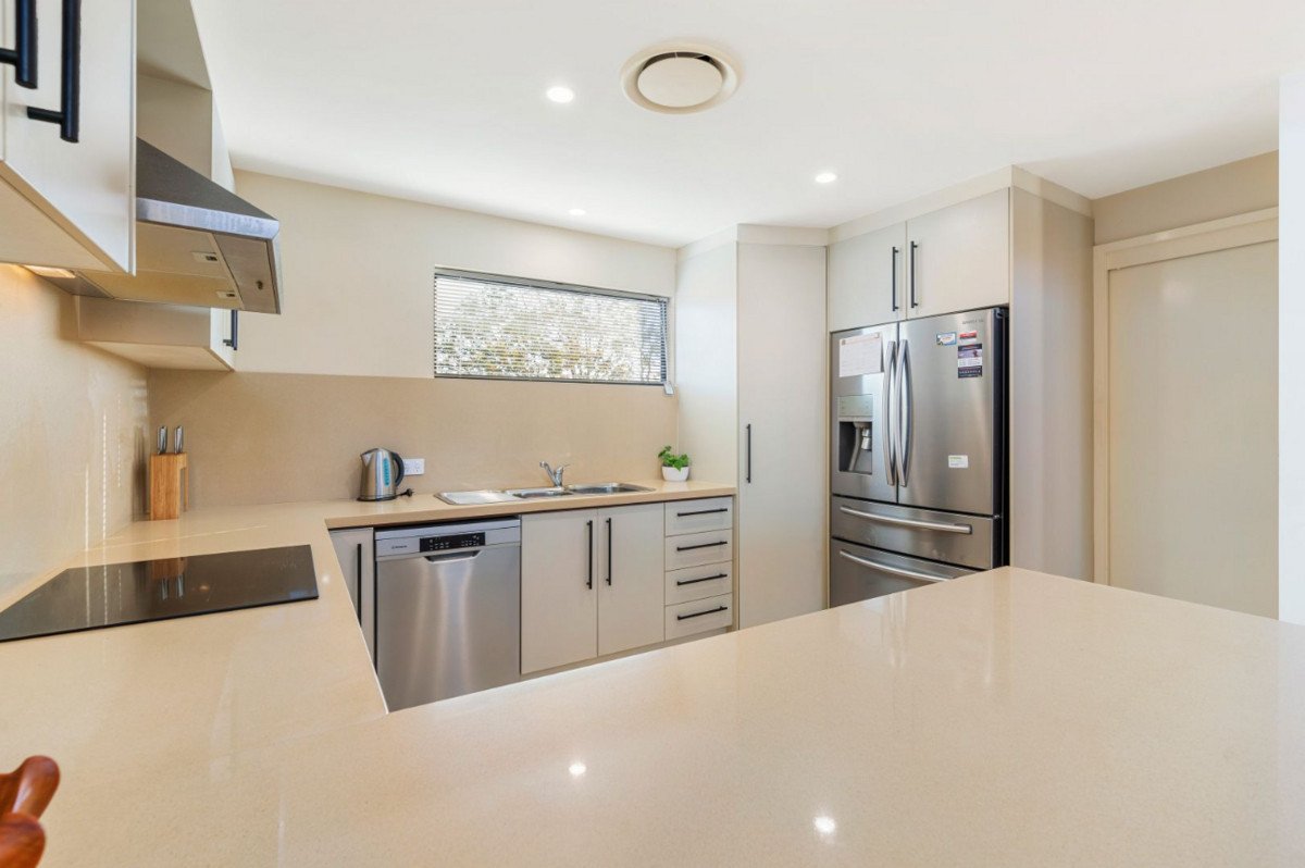 6/160 Surf Parade Broadbeach 9