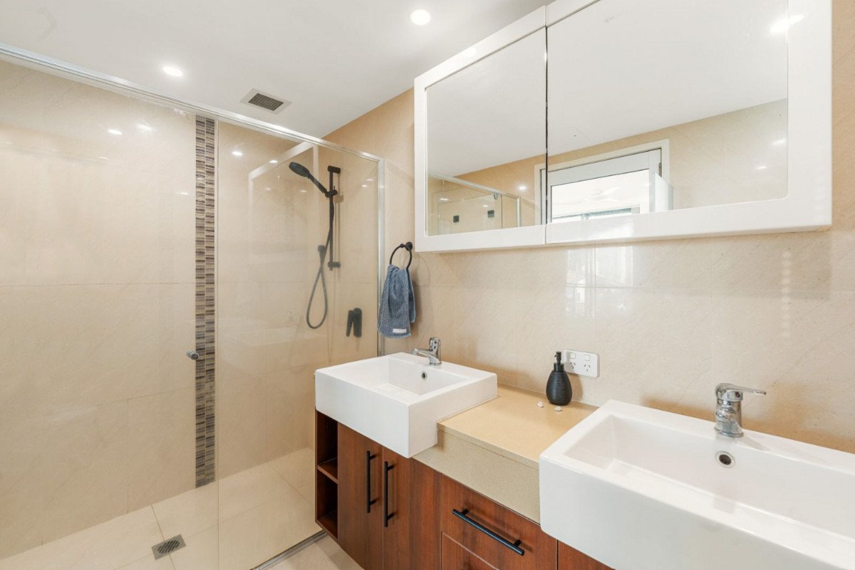 6/160 Surf Parade Broadbeach 13