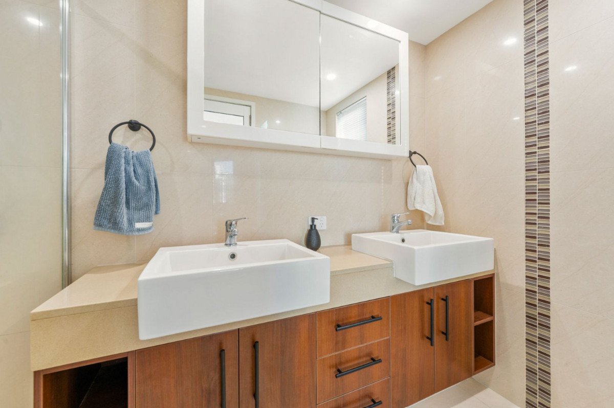 6/160 Surf Parade Broadbeach 14