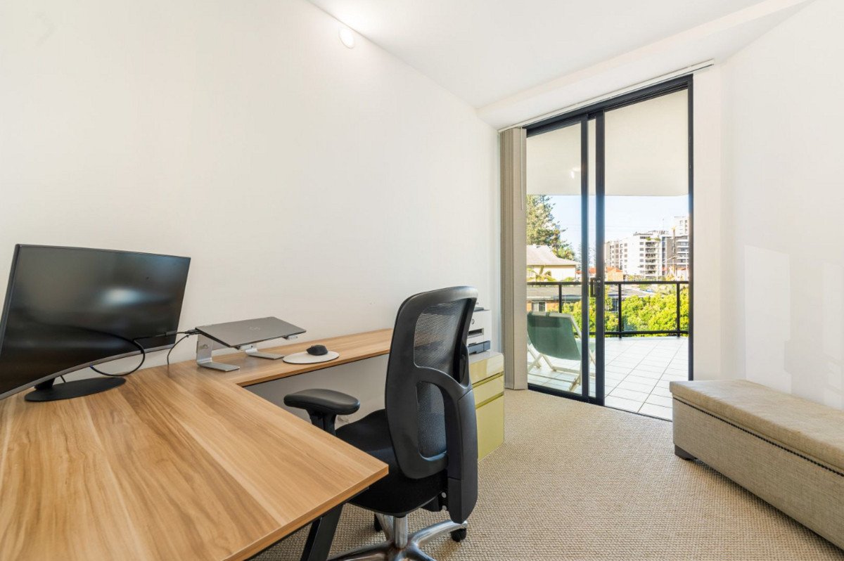 6/160 Surf Parade Broadbeach 16