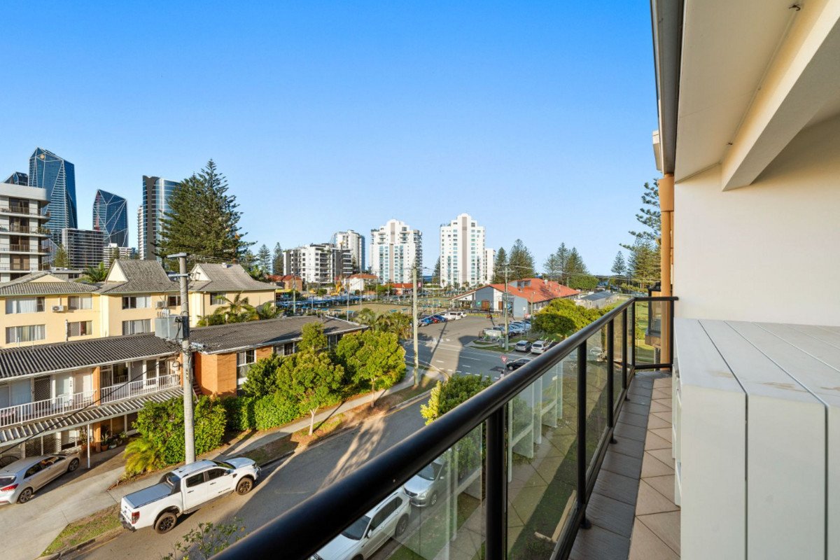 6/160 Surf Parade Broadbeach 18