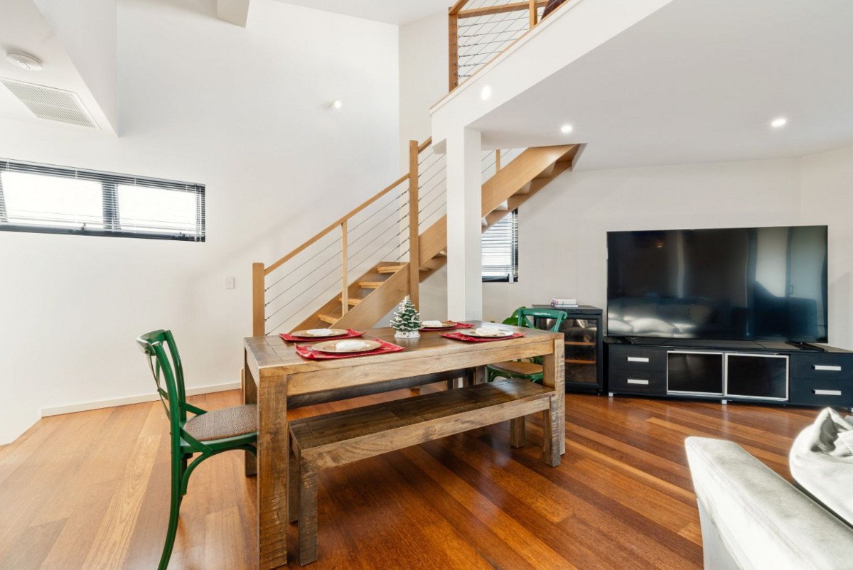 6/160 Surf Parade Broadbeach 5