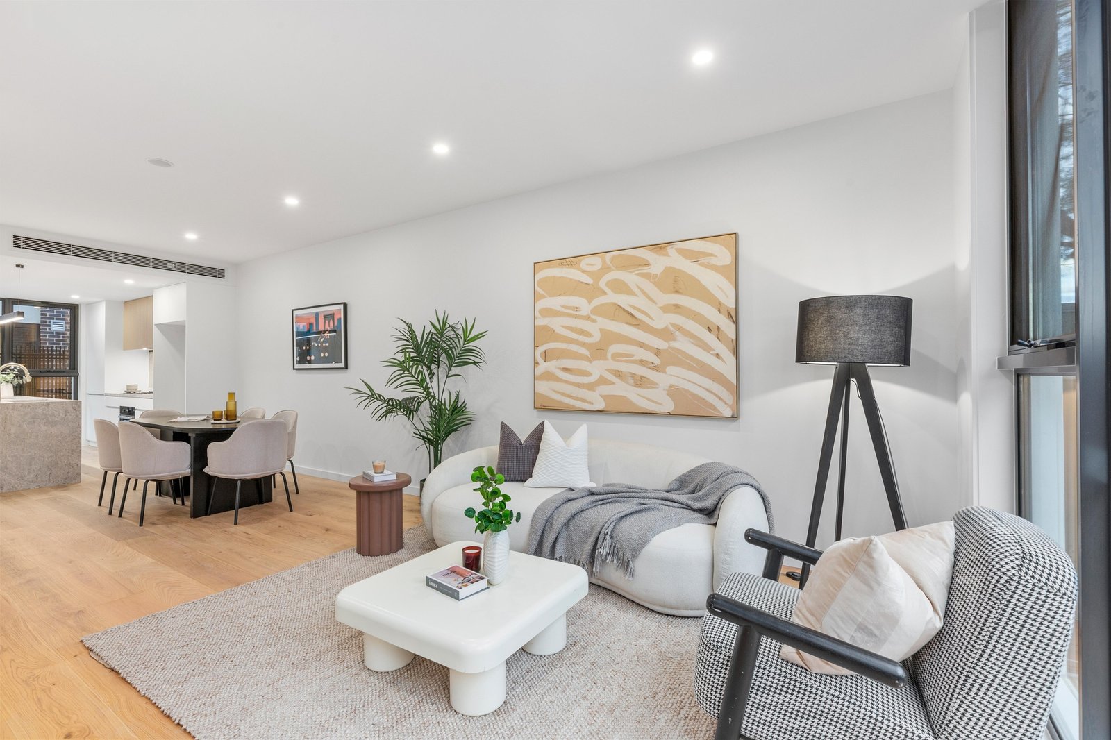 Gallery: 6/17-19 Whitehorse Road